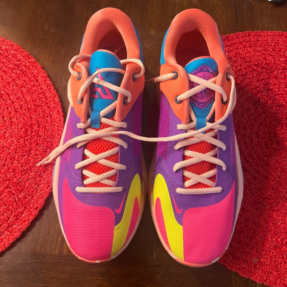 Nike Zoom Freak 4 Size Mens 9.5 / Women’s 11